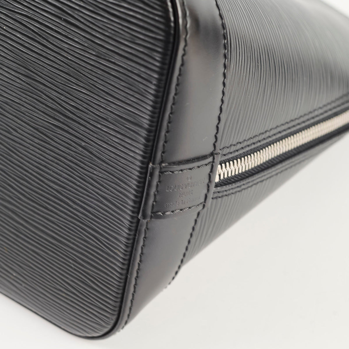 Louis Vuitton Alma PM Epi Black - photo 13