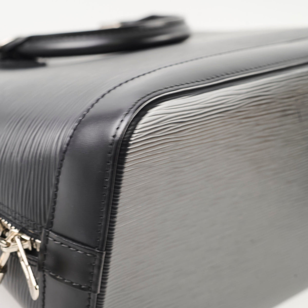 Louis Vuitton Alma PM Epi Black - photo 14