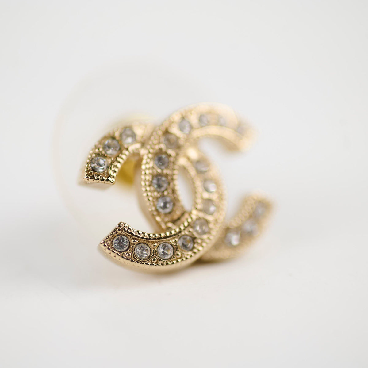 Chanel logo earrings gold tone - photo 3