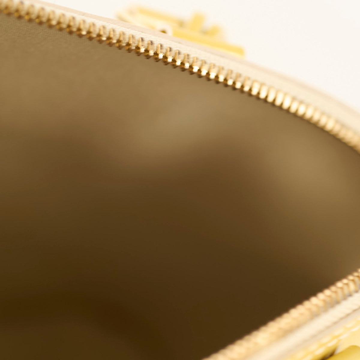 Louis Vuitton Alma PM Vernis Yellow - photo 10