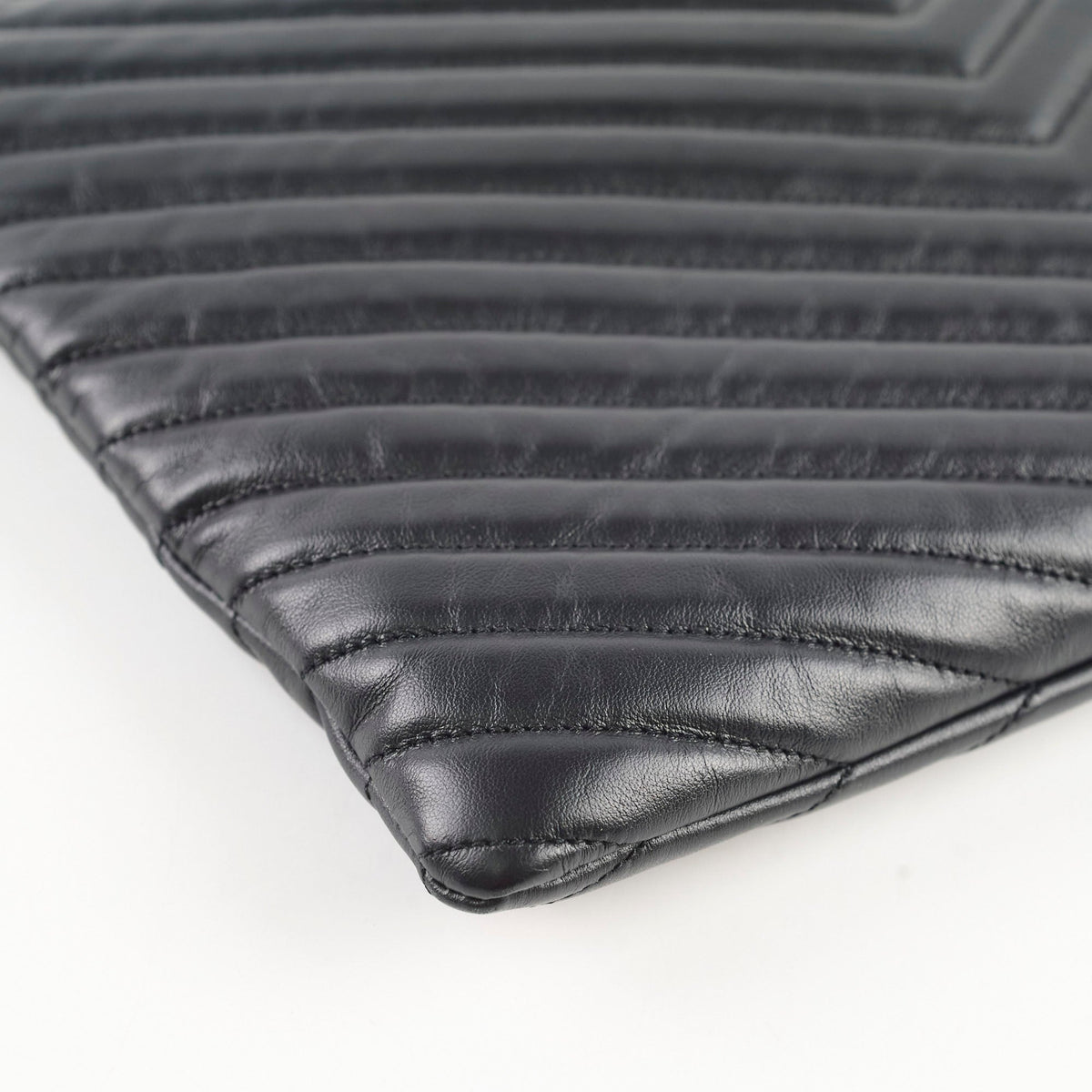 Saint Laurent Cassandre Matelasse Pouch Black - photo 10
