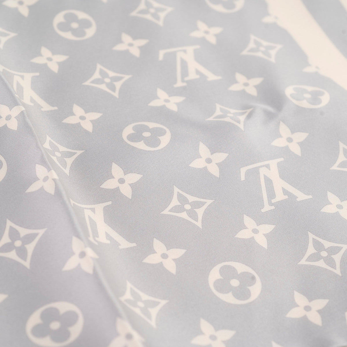 Louis Vuitton Monogram Silhouette Square 90 Silk Scarf Grey - photo 7