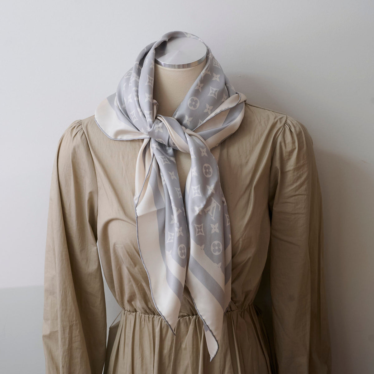 Louis Vuitton Monogram Silhouette Square 90 Silk Scarf Grey - photo 2