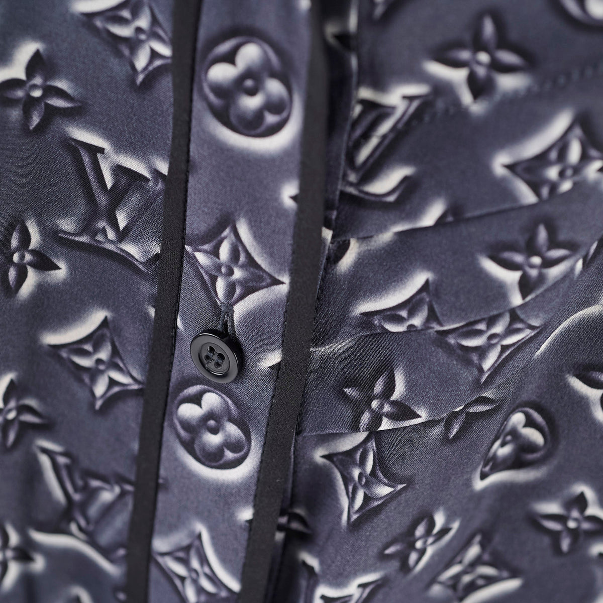 Louis Vuitton Straight Classic Monogram Silk Shirt Size 36 - photo 5