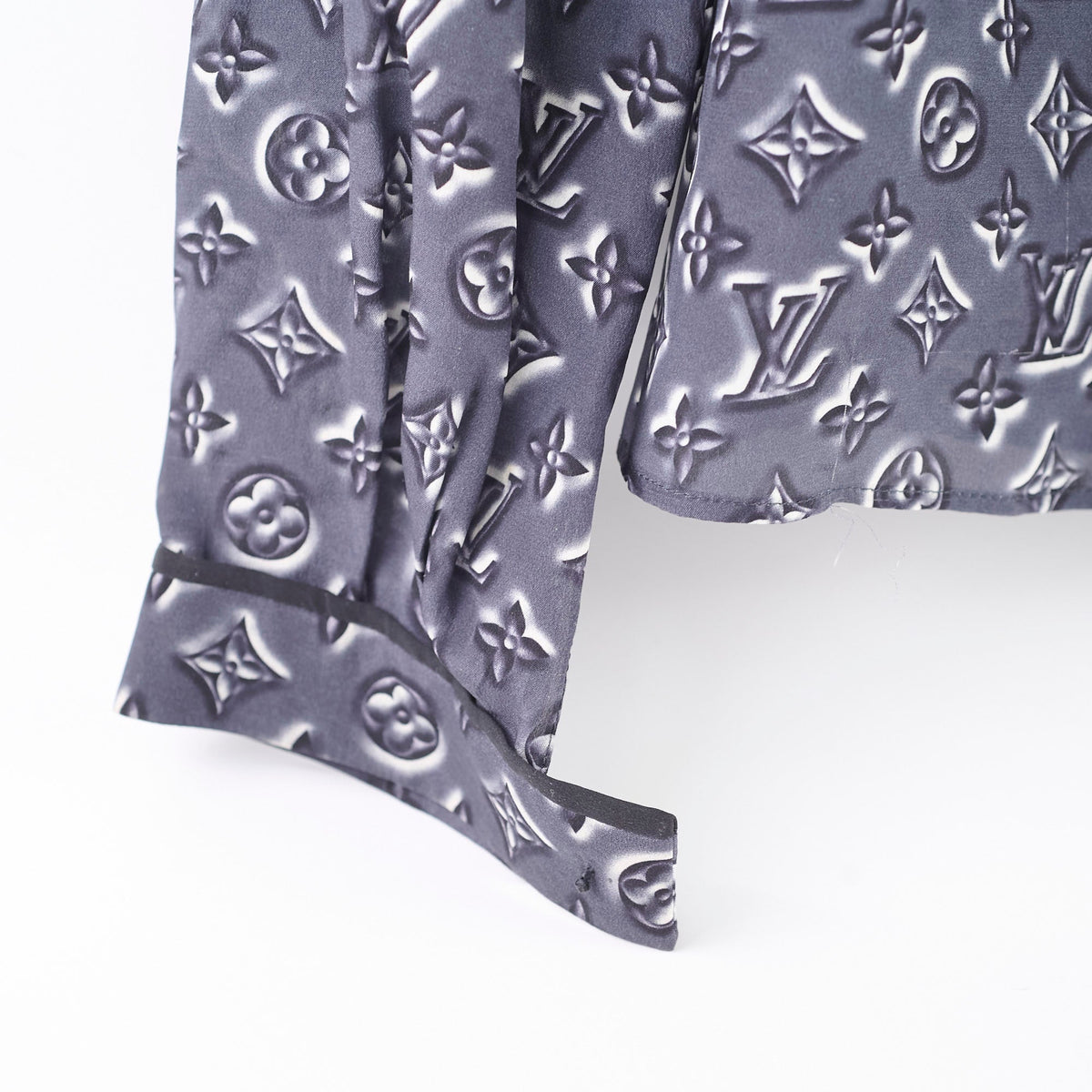 Louis Vuitton Straight Classic Monogram Silk Shirt Size 36 - photo 7
