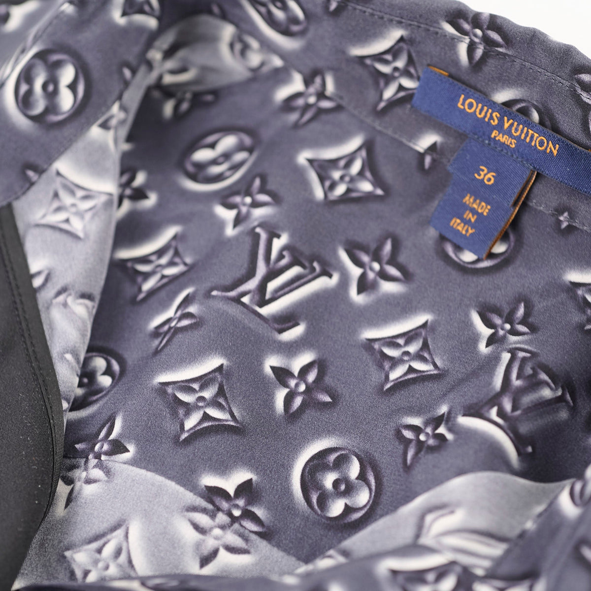 Louis Vuitton Straight Classic Monogram Silk Shirt Size 36 - photo 9