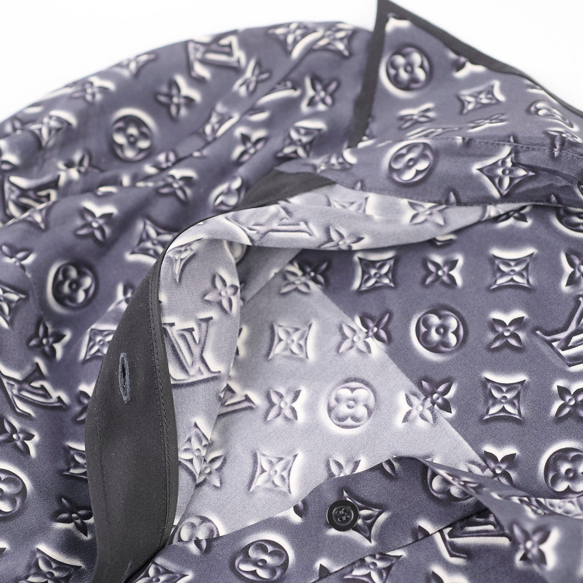 Louis Vuitton Straight Classic Monogram Silk Shirt Size 36 - photo 10