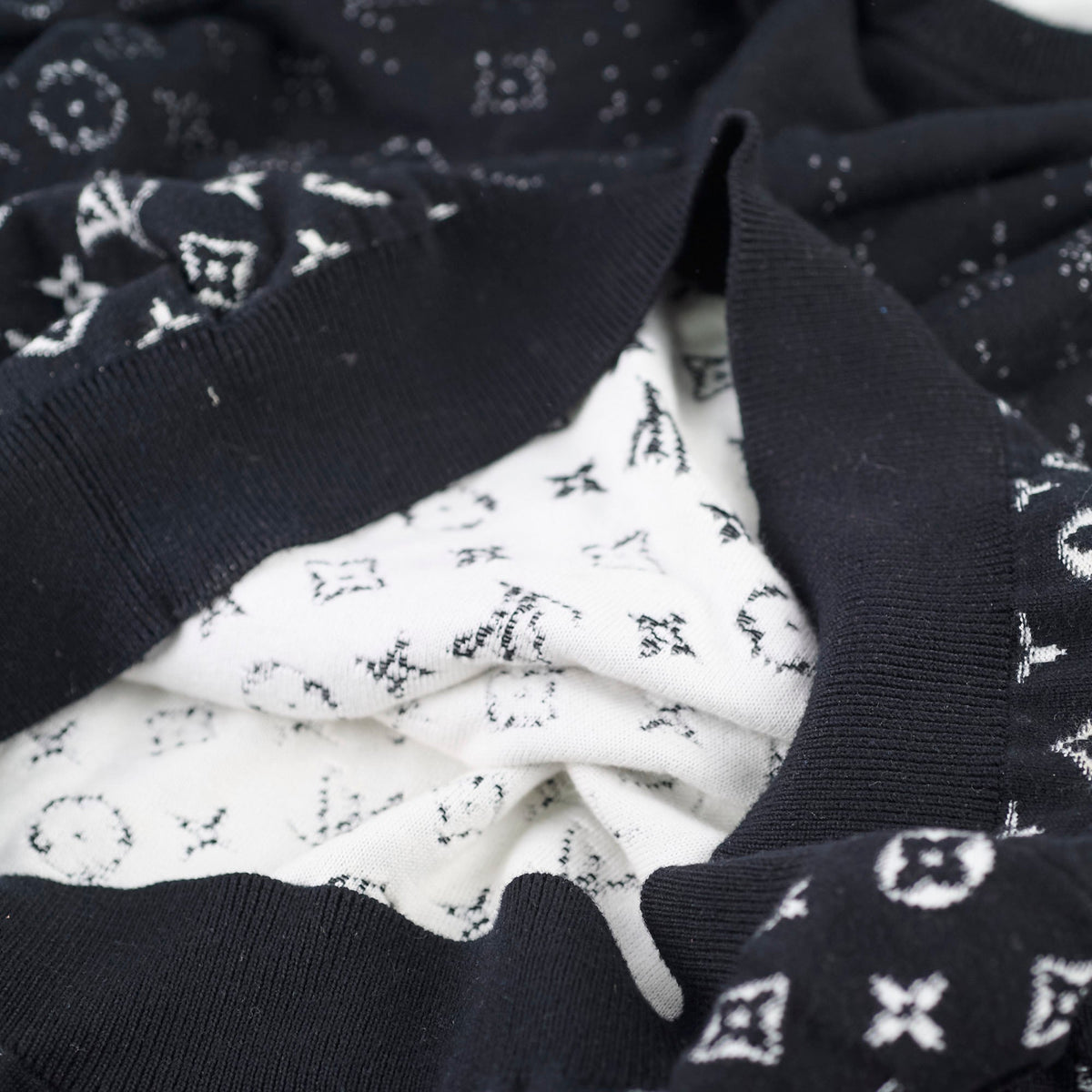 Louis Vuitton LVSE Monogram Crewneck Size L - photo 13