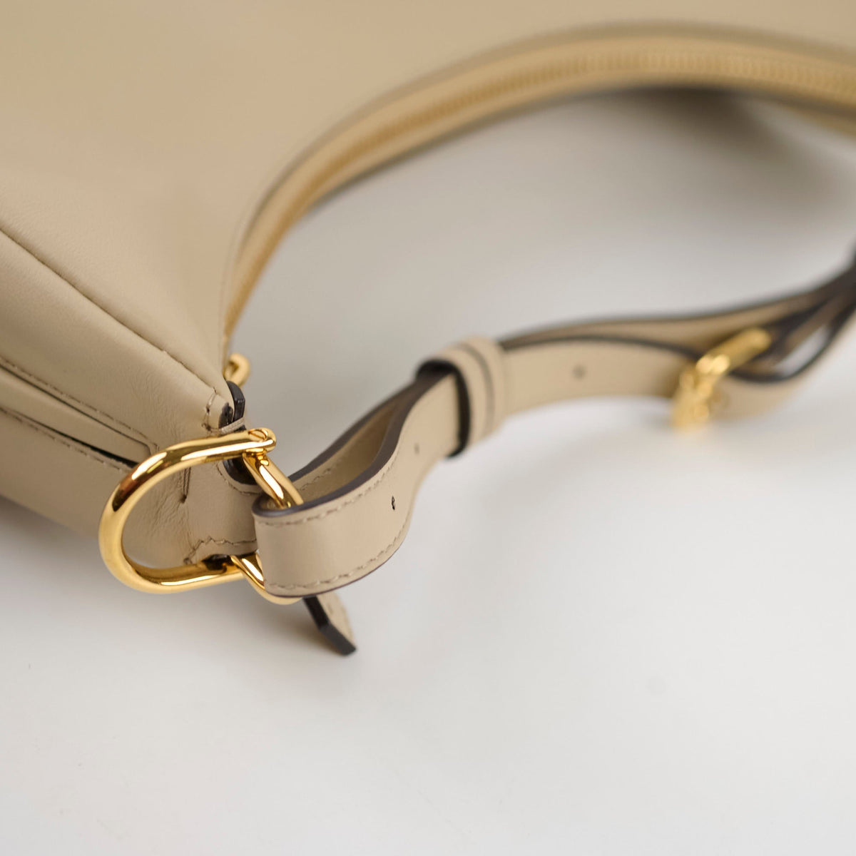 Fendi Fendigraphy Small Leather Hobo Beige - photo 8