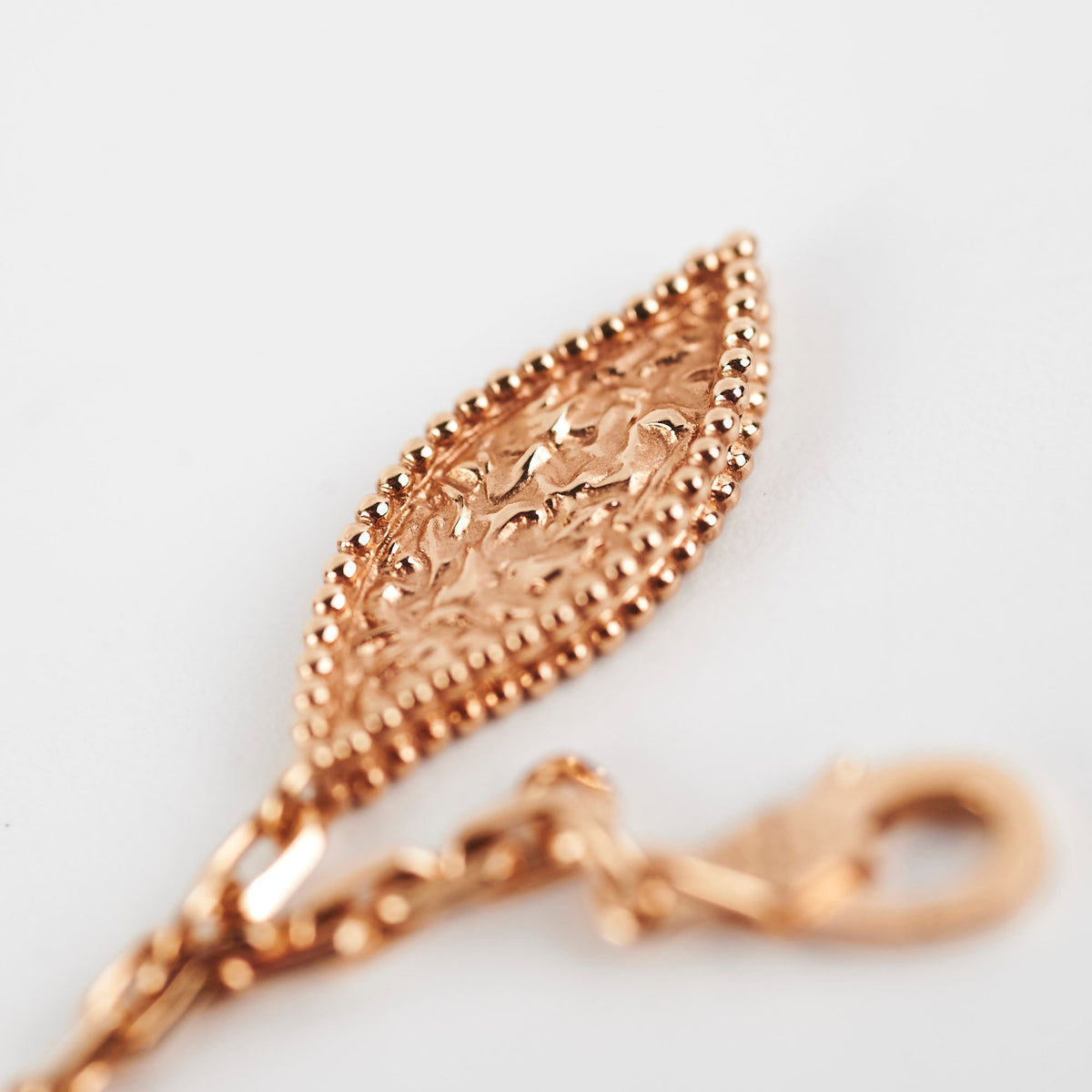 Van Cleef & Arpels VCA Lucky Spring Bracelet 5 Motifs 2023 - photo 12