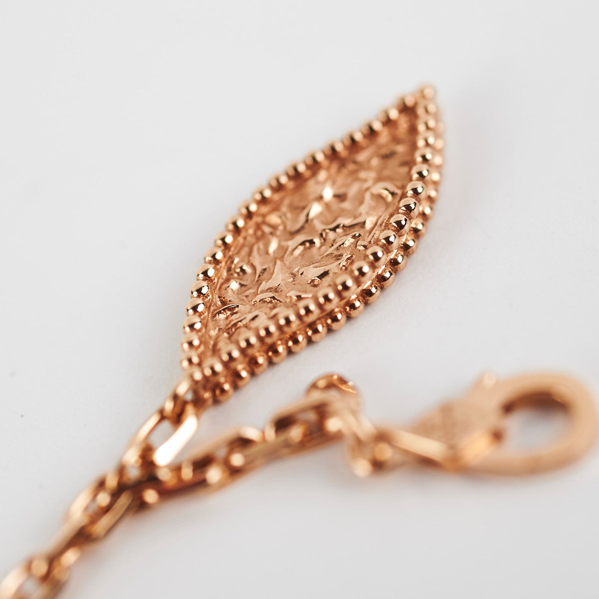 Van Cleef & Arpels VCA Lucky Spring Bracelet 5 Motifs 2023 - photo 11