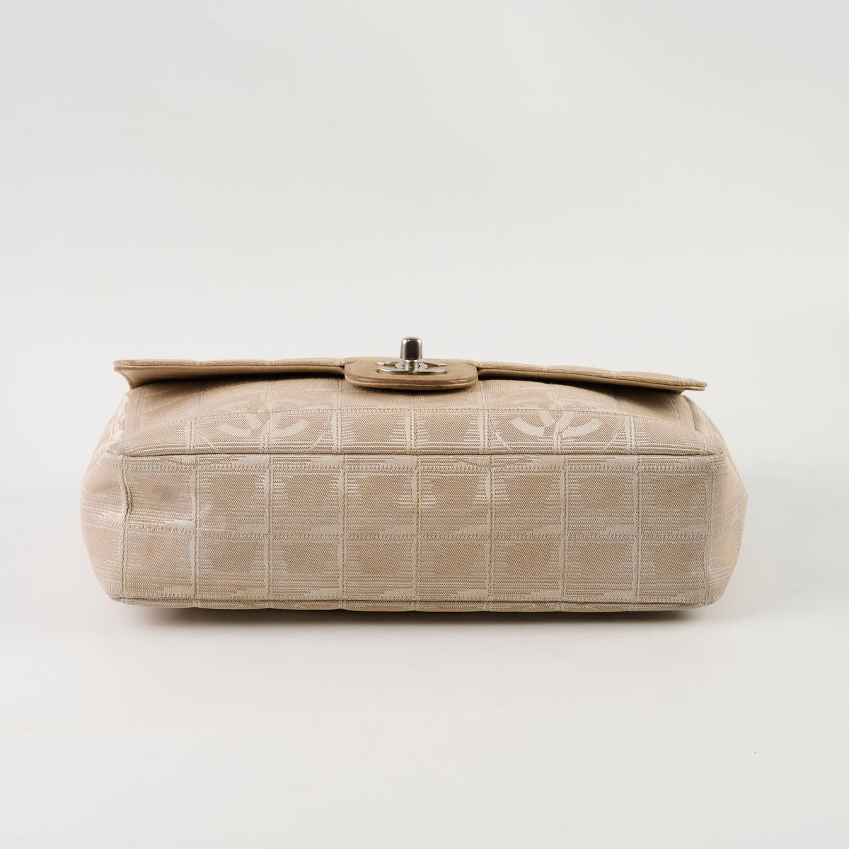 Chanel Medium Travel Line Flap Bag - photo 4
