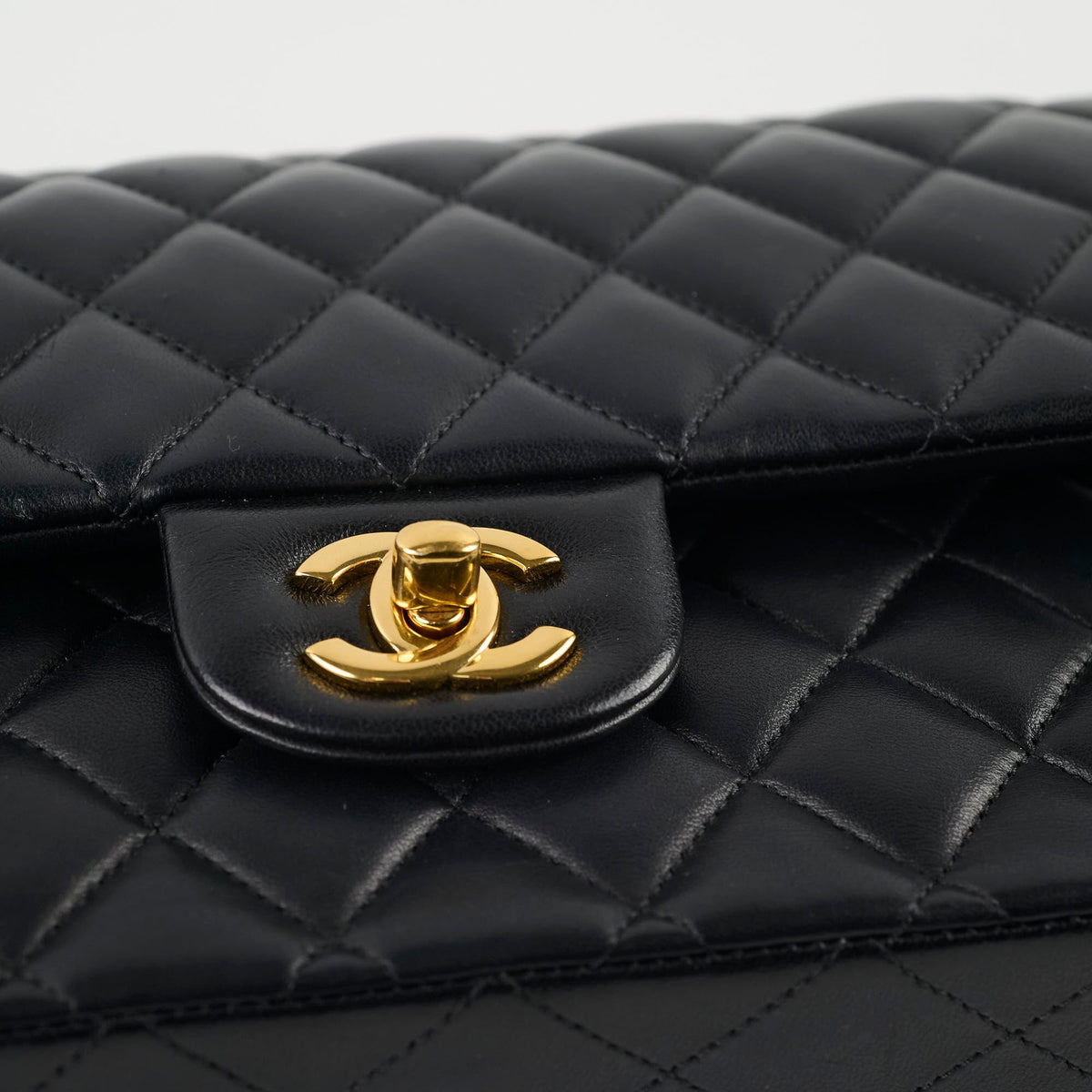 Chanel Classic Flap Medium Lambskin Black - photo 13