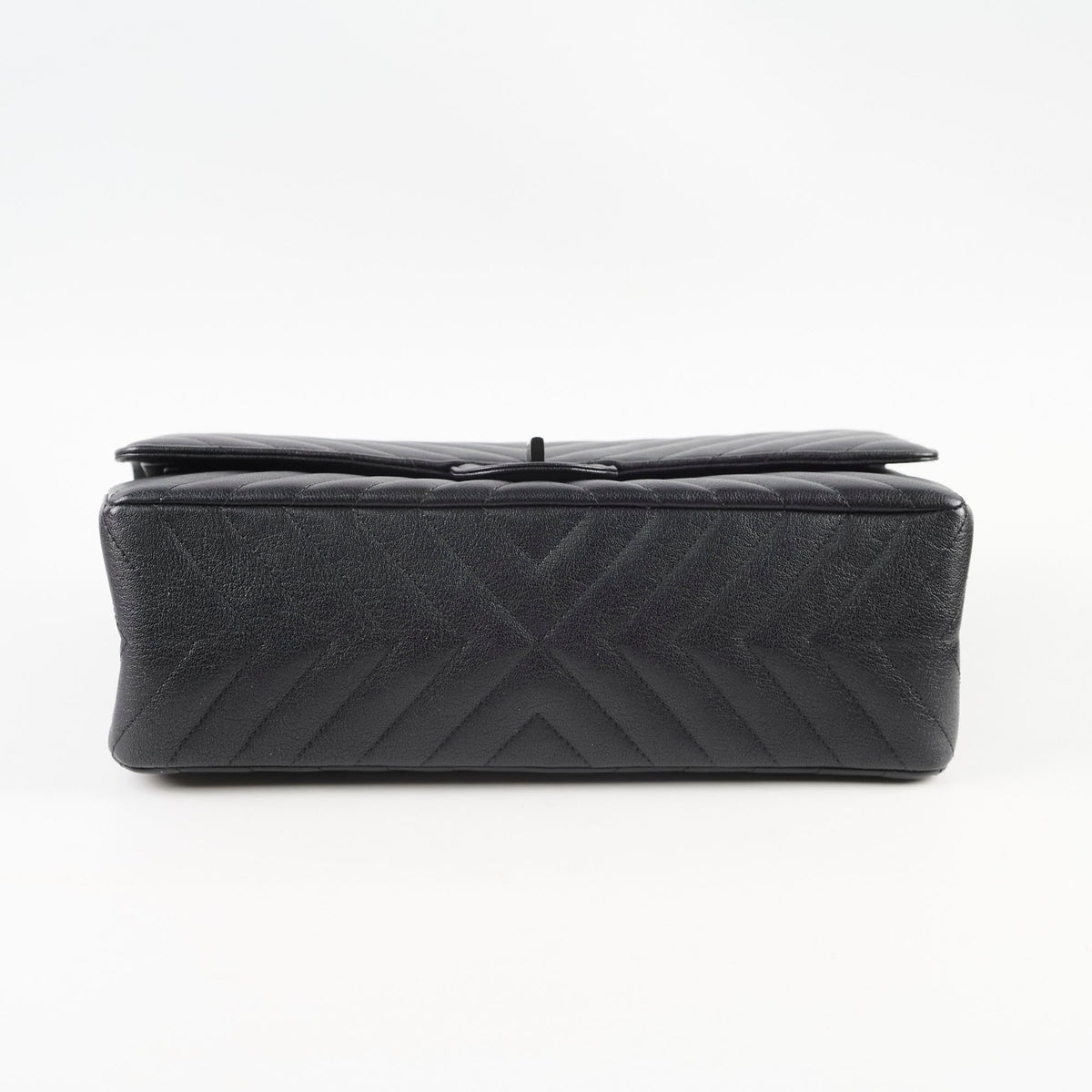 Chanel Reissue 2.55 226 Chevron Black - photo 4