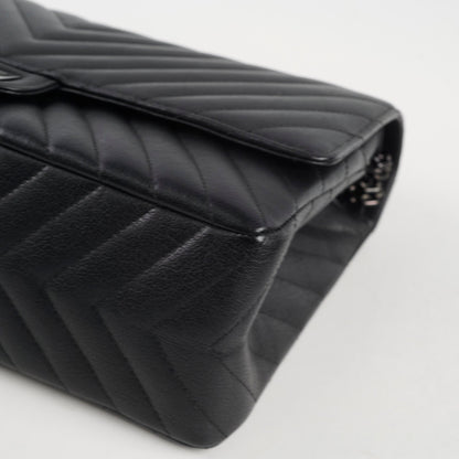 Chanel Reissue 2.55 226 Chevron Black - photo 17