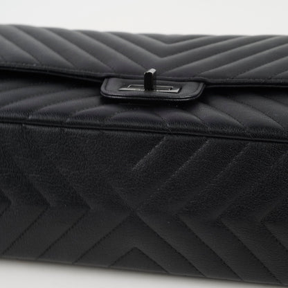 Chanel Reissue 2.55 226 Chevron Black - photo 16