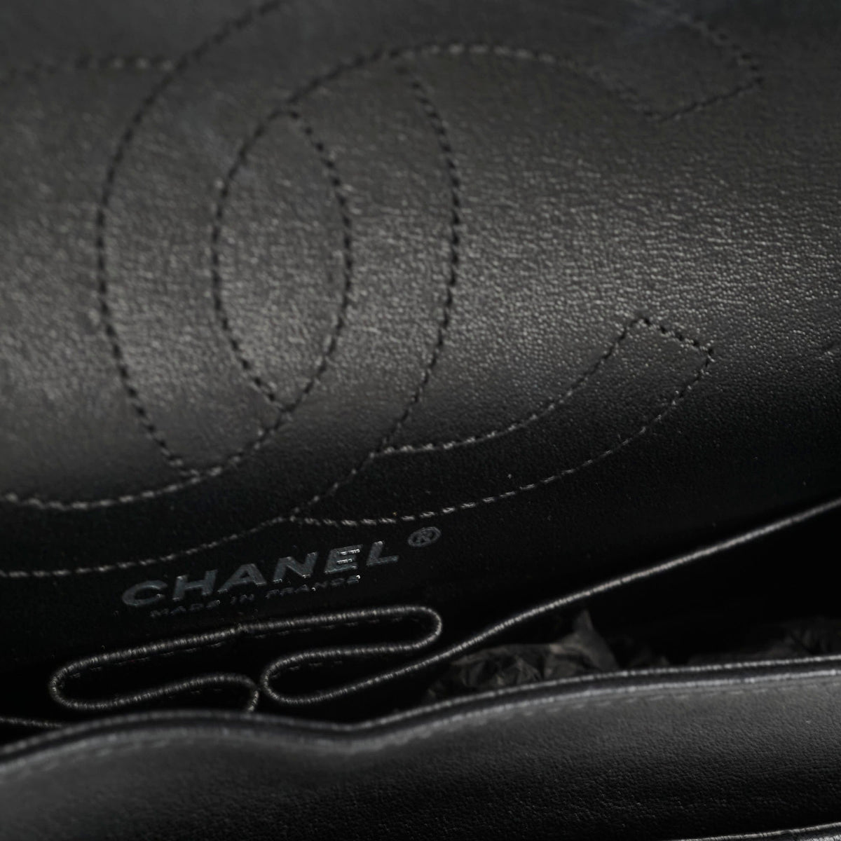 Chanel Reissue 2.55 226 Chevron Black - photo 11