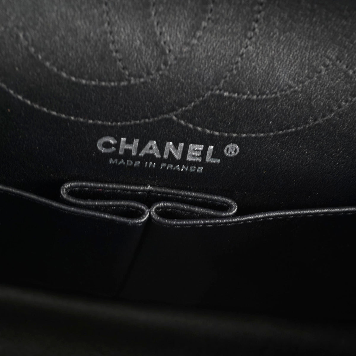 Chanel Reissue 2.55 226 Chevron Black - photo 14