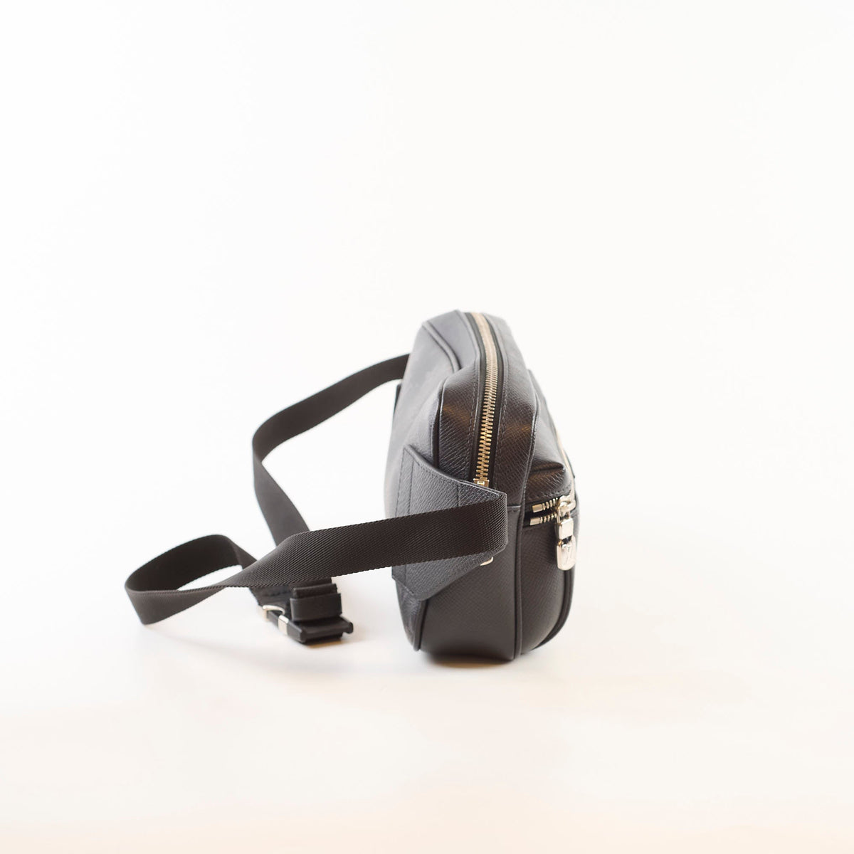 Louis Vuitton Mens Eclipse Bumbag Black - photo 3