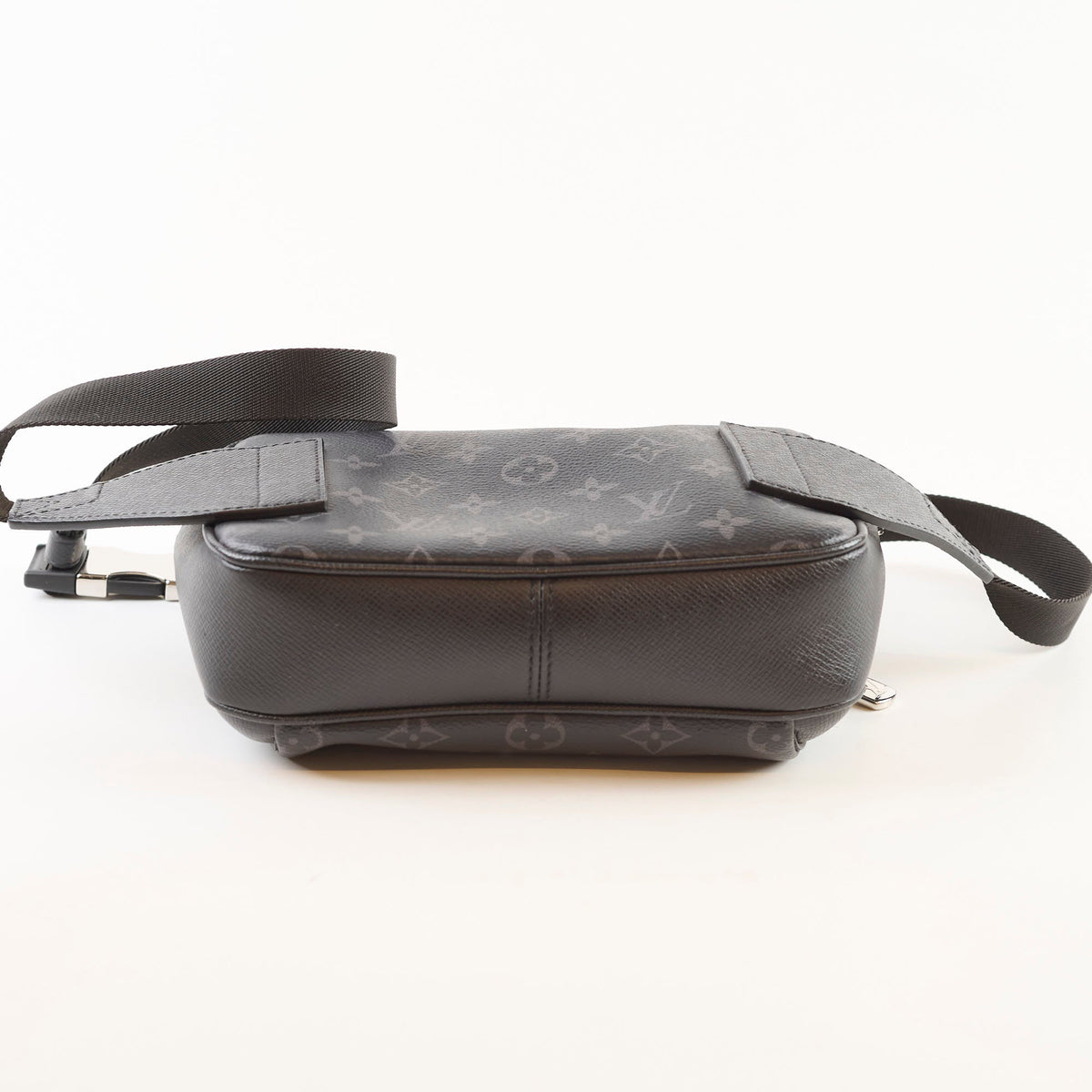 Louis Vuitton Mens Eclipse Bumbag Black - photo 6