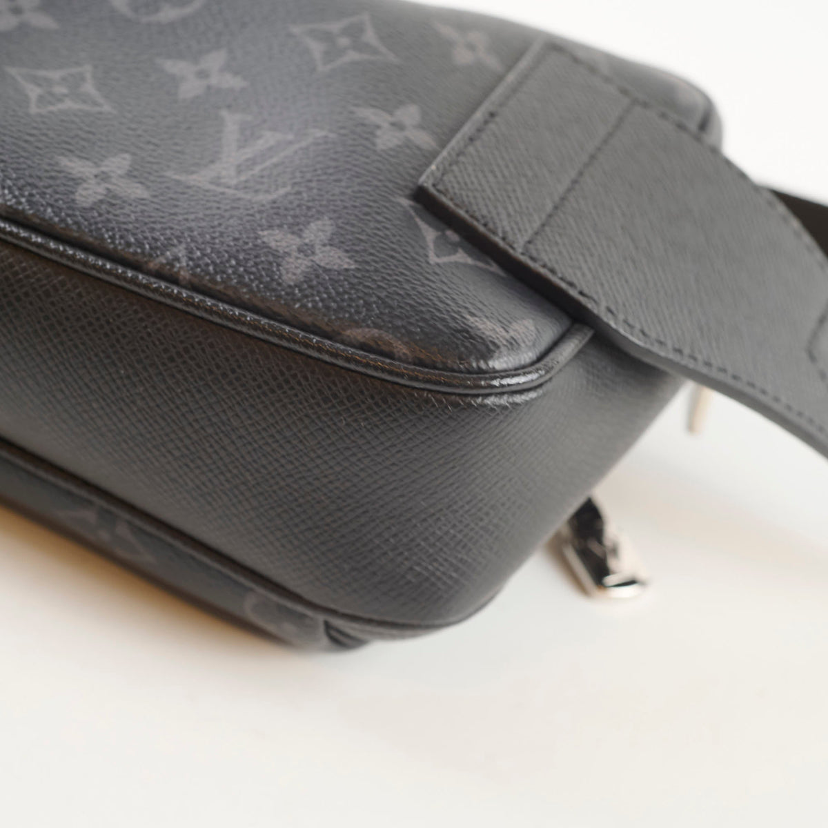 Louis Vuitton Mens Eclipse Bumbag Black - photo 7