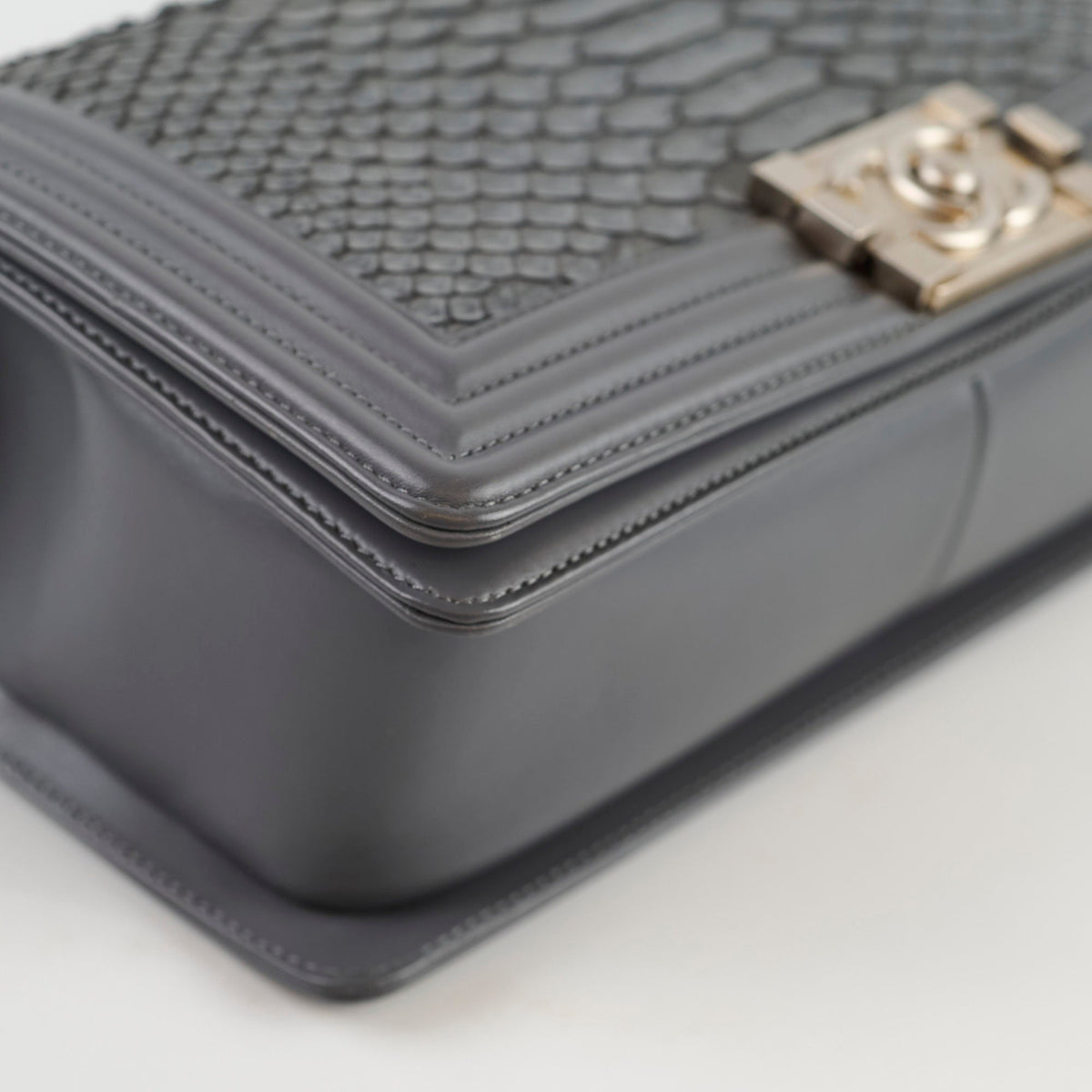 Chanel Boy Old Medium Grey Python (20 Series) - photo 10