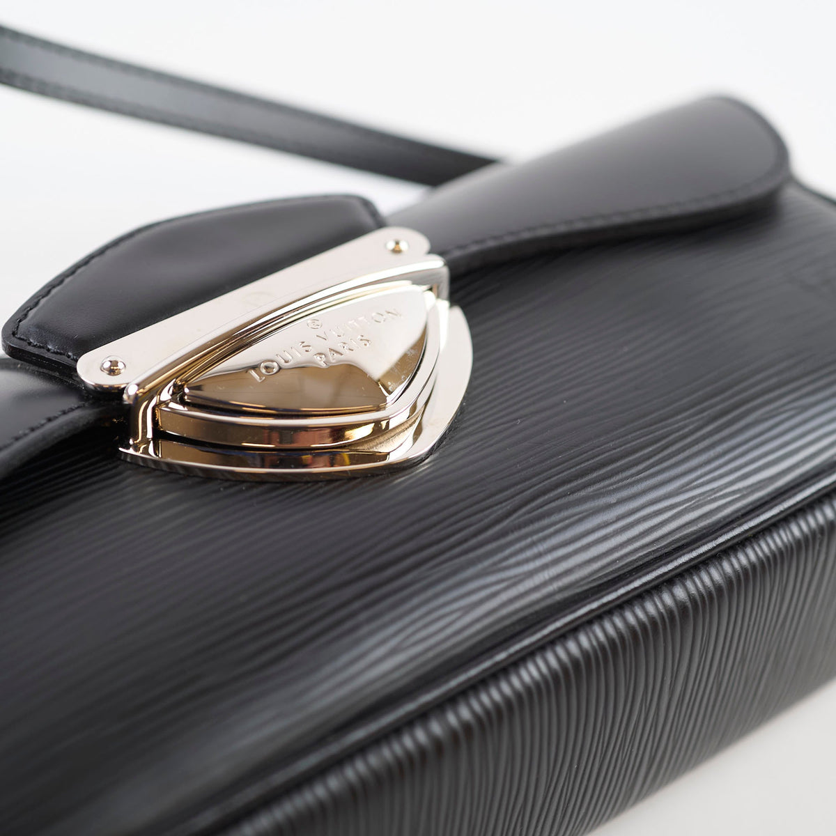 Louis Vuitton Montaigne Clutch Black - photo 9