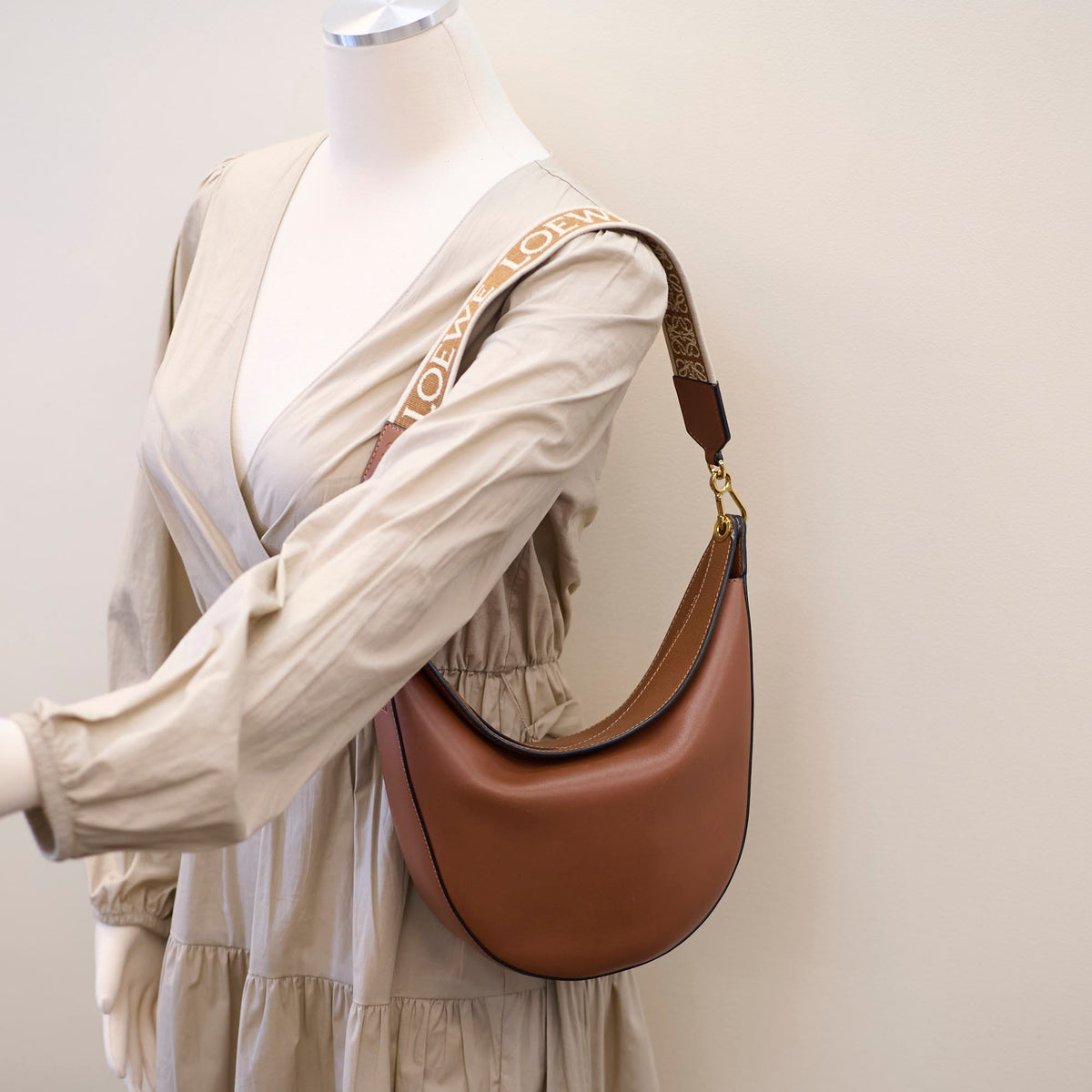 Loewe Luna Bag Tan - photo 15