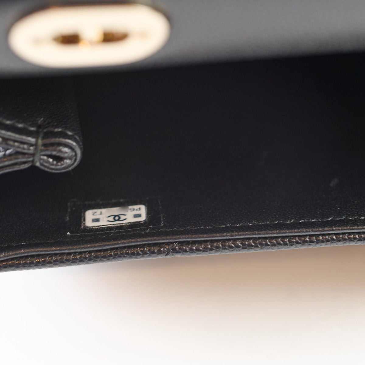 Chanel 25S Retro Twist Black Caviar Microchip - photo 6