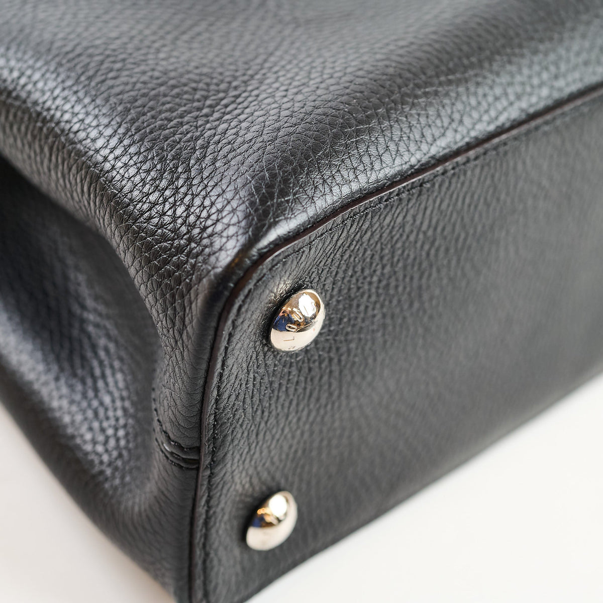 Louis Vuitton Capucines MM Black - photo 8