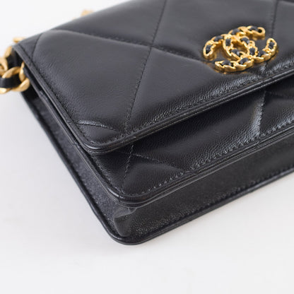 Chanel 19 WOC Shiny Lambskin Black - photo 12