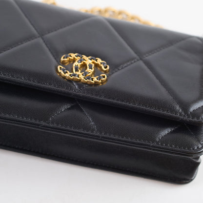 Chanel 19 WOC Shiny Lambskin Black - photo 13