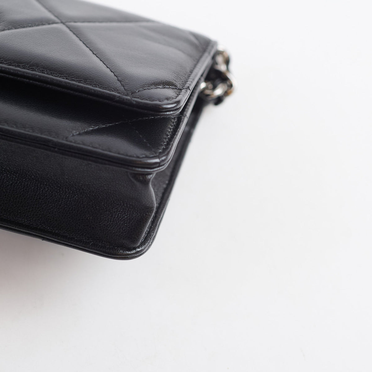 Chanel 19 WOC Shiny Lambskin Black - photo 15
