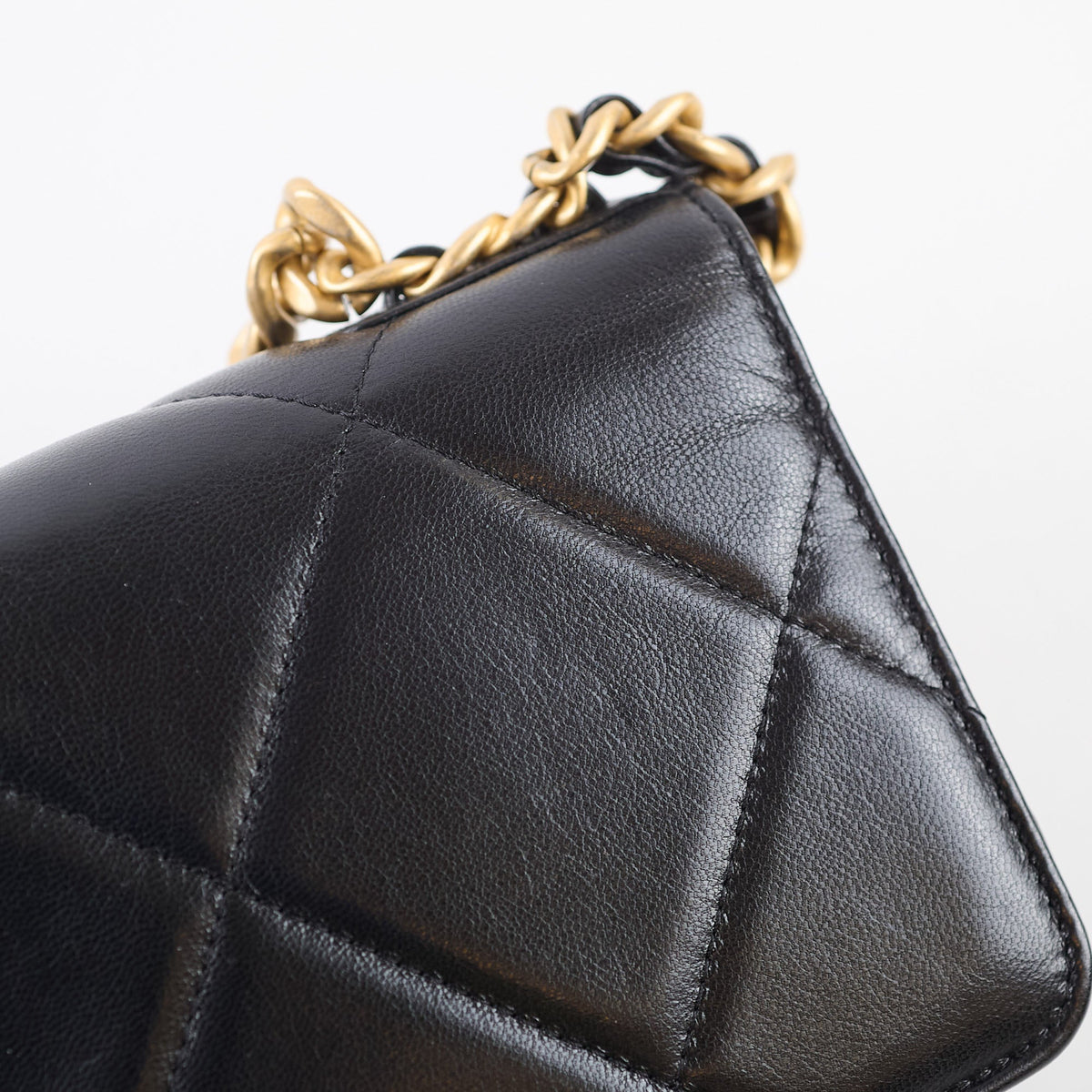 Chanel 19 WOC Shiny Lambskin Black - photo 5