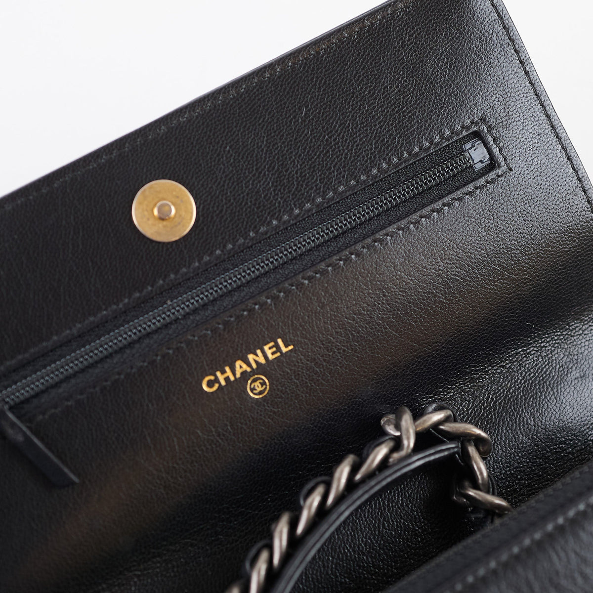 Chanel 19 WOC Shiny Lambskin Black - photo 6