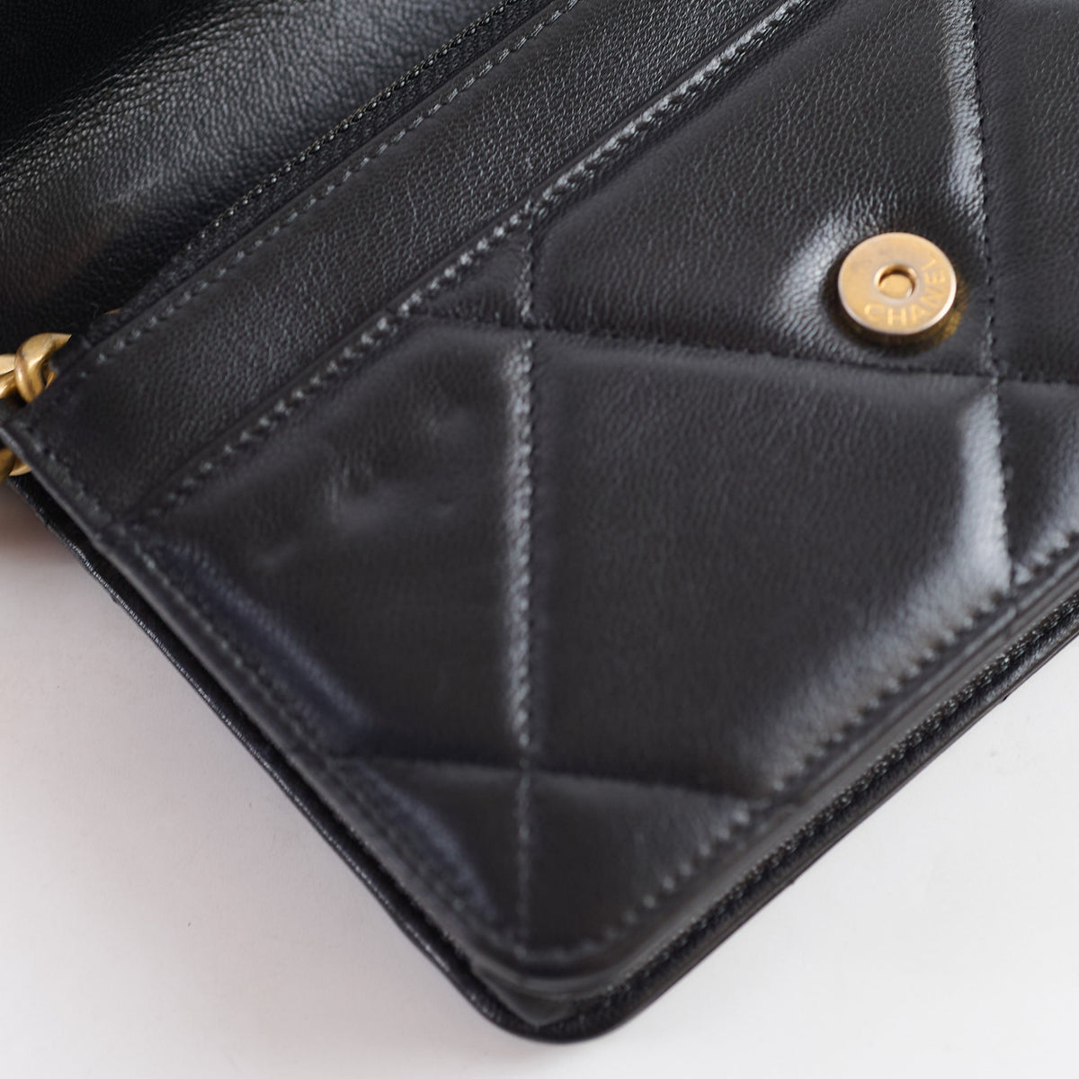 Chanel 19 WOC Shiny Lambskin Black - photo 7