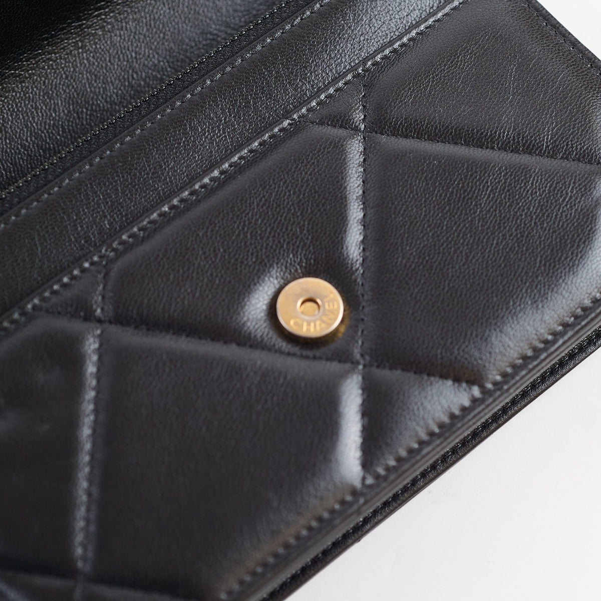 Chanel 19 WOC Shiny Lambskin Black - photo 8