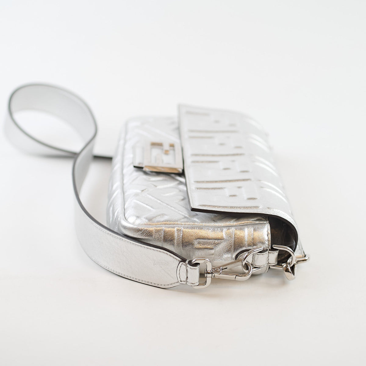 Fendi Medium Baguette FF Metalic Leather Flap Silver - photo 4