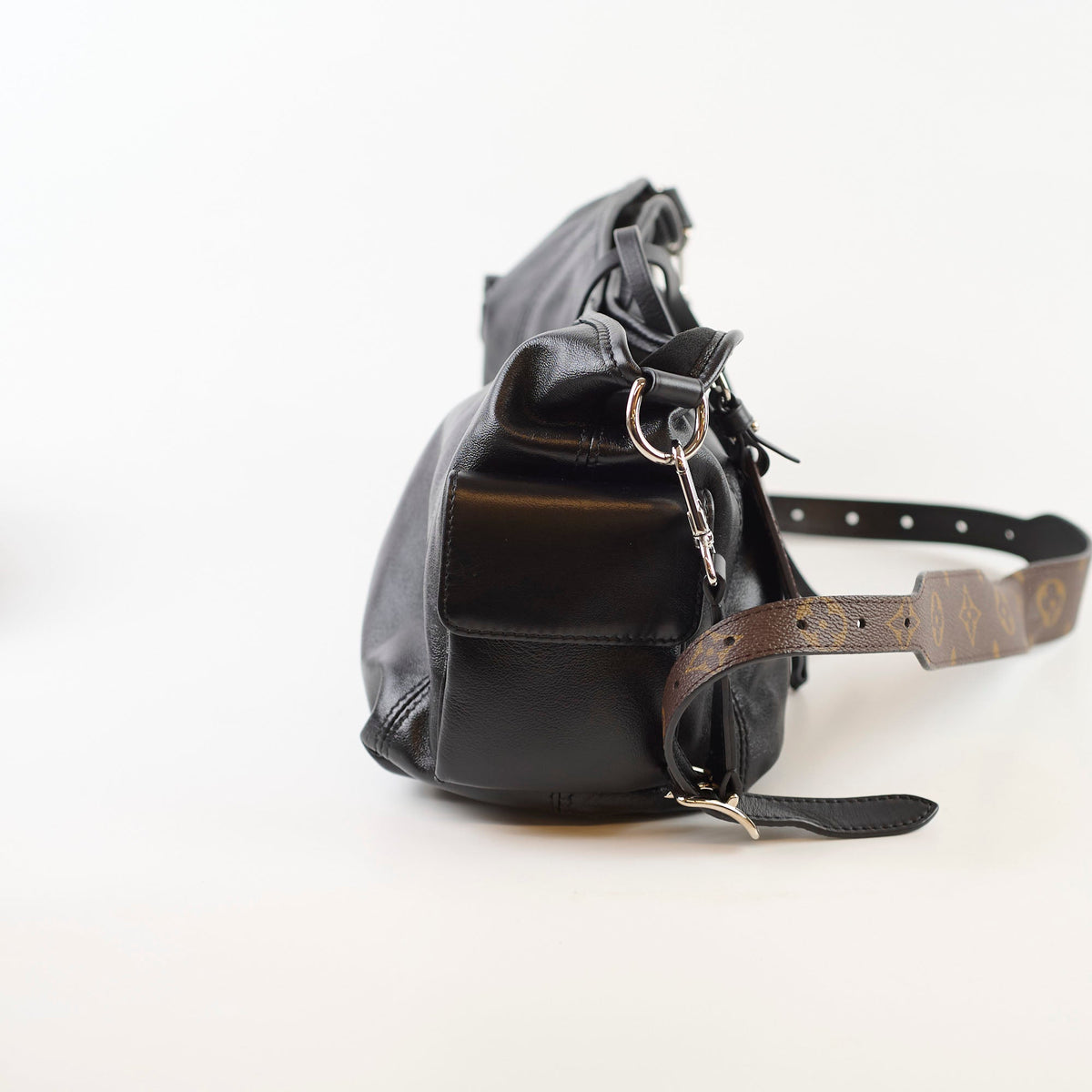 Louis Vuitton Carryall Cargo Vibe PM Lambskin Black - photo 3