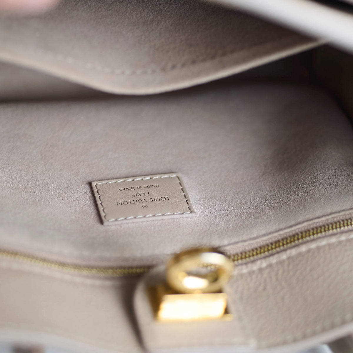 Louis Vuitton On My Side PM Galet - photo 7