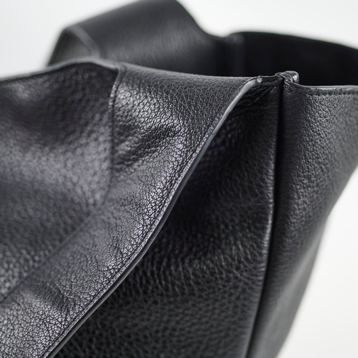 Saint Laurent Le 5 A 7 Bea Leather Tote Black - photo 5