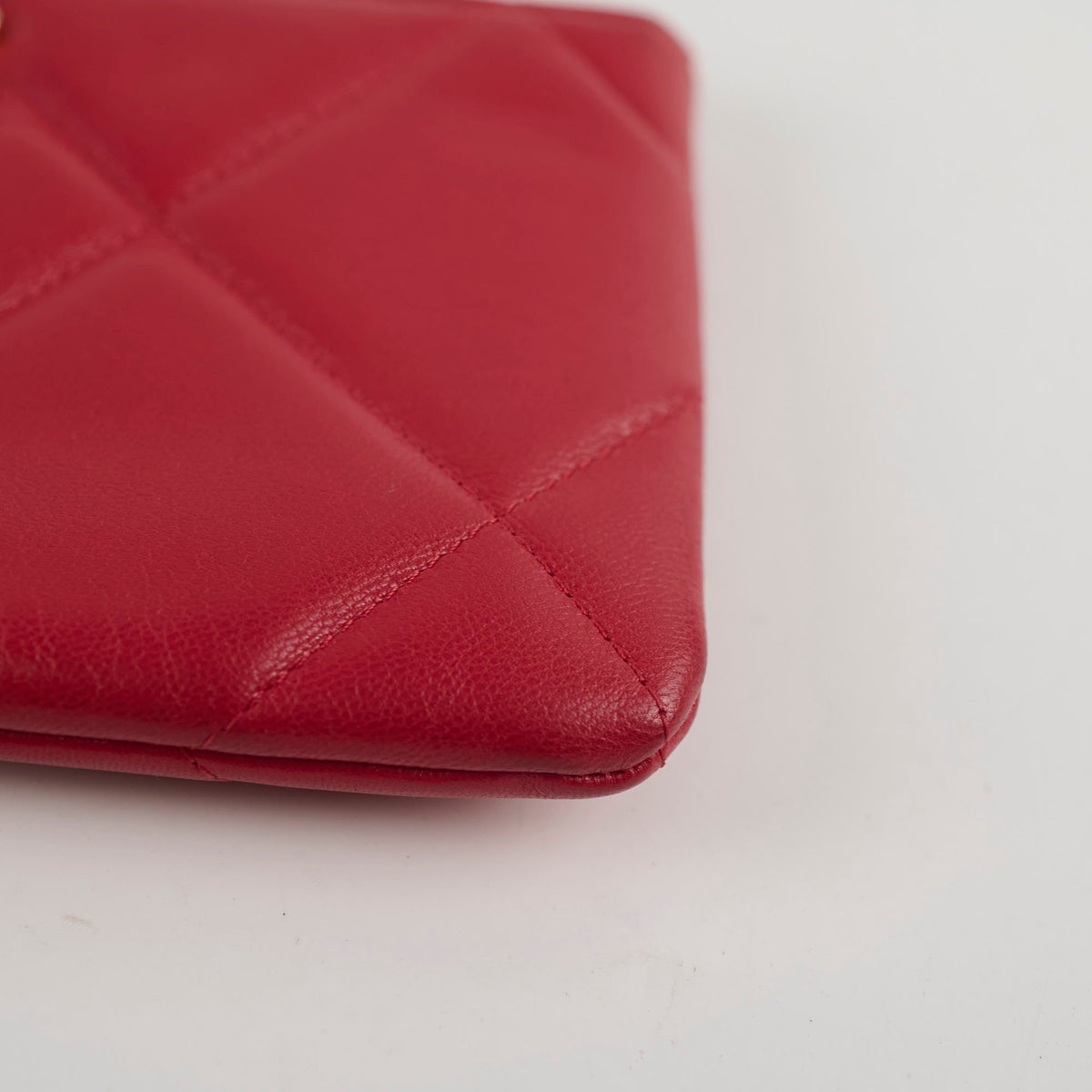 Chanel 19 Pouch Red Lambskin - photo 7