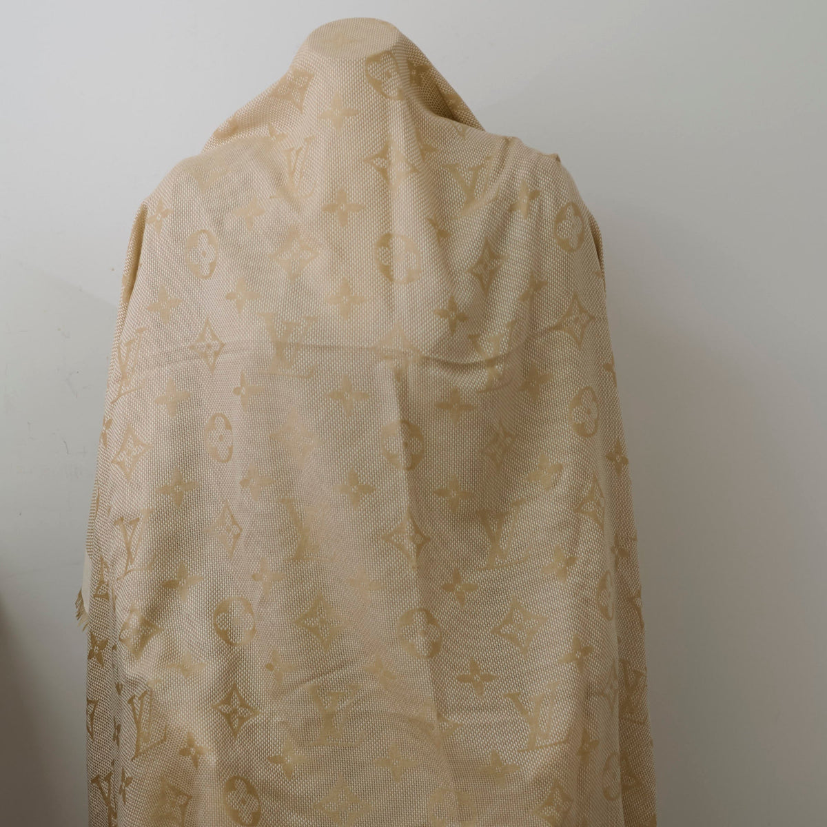 Louis Vuitton Beige Scarf Wool/Silk 135 x 135cm - photo 9