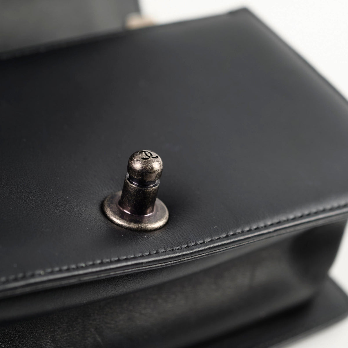 Chanel Boy Small Lambskin Black/Bronze Metallic - photo 8