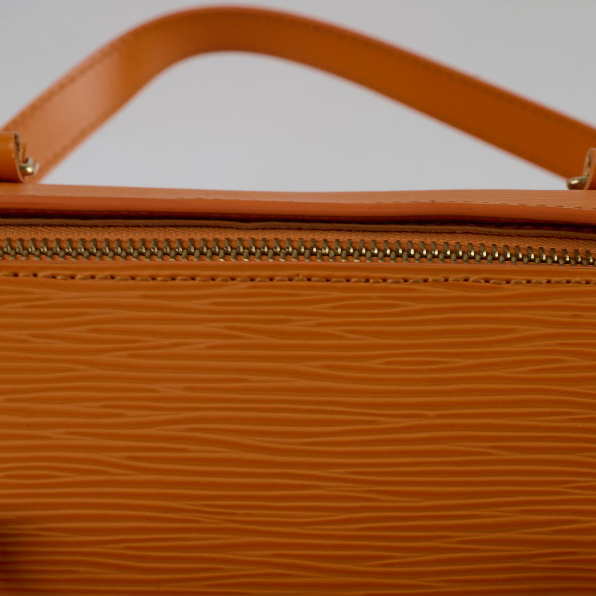 Louis Vuitton Soufflot Epi Orange - photo 9