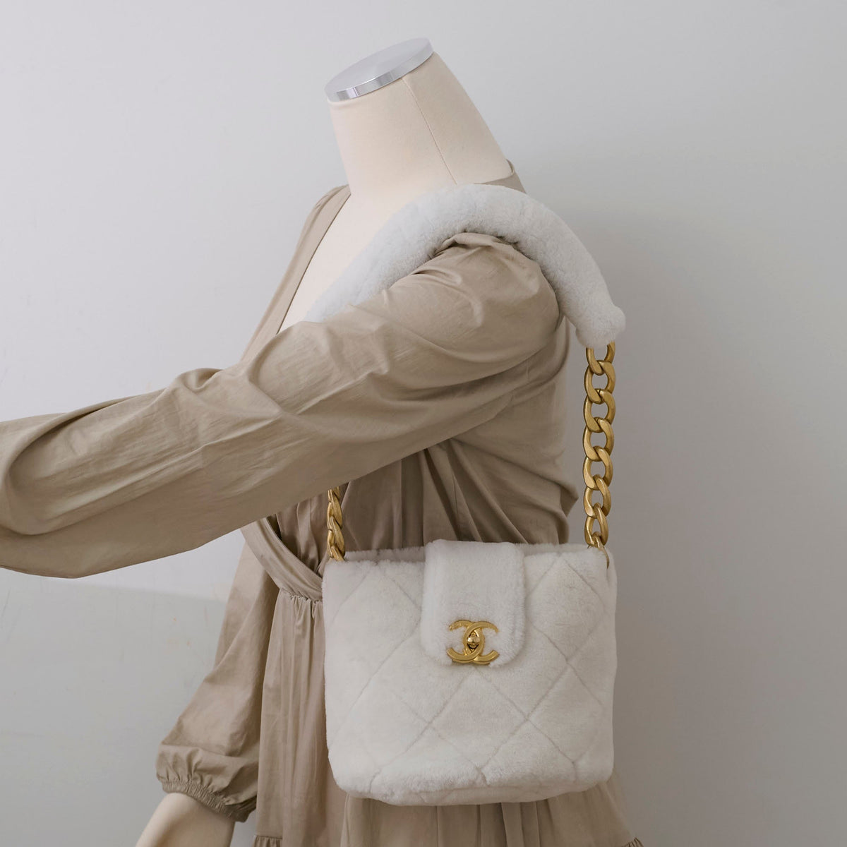 Chanel Top Handle Fluffy Bag - photo 17