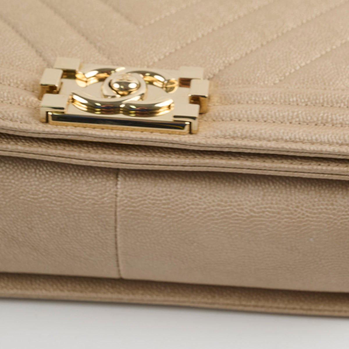 Chanel Medium Boy Caviar Champagne Gold - photo 11