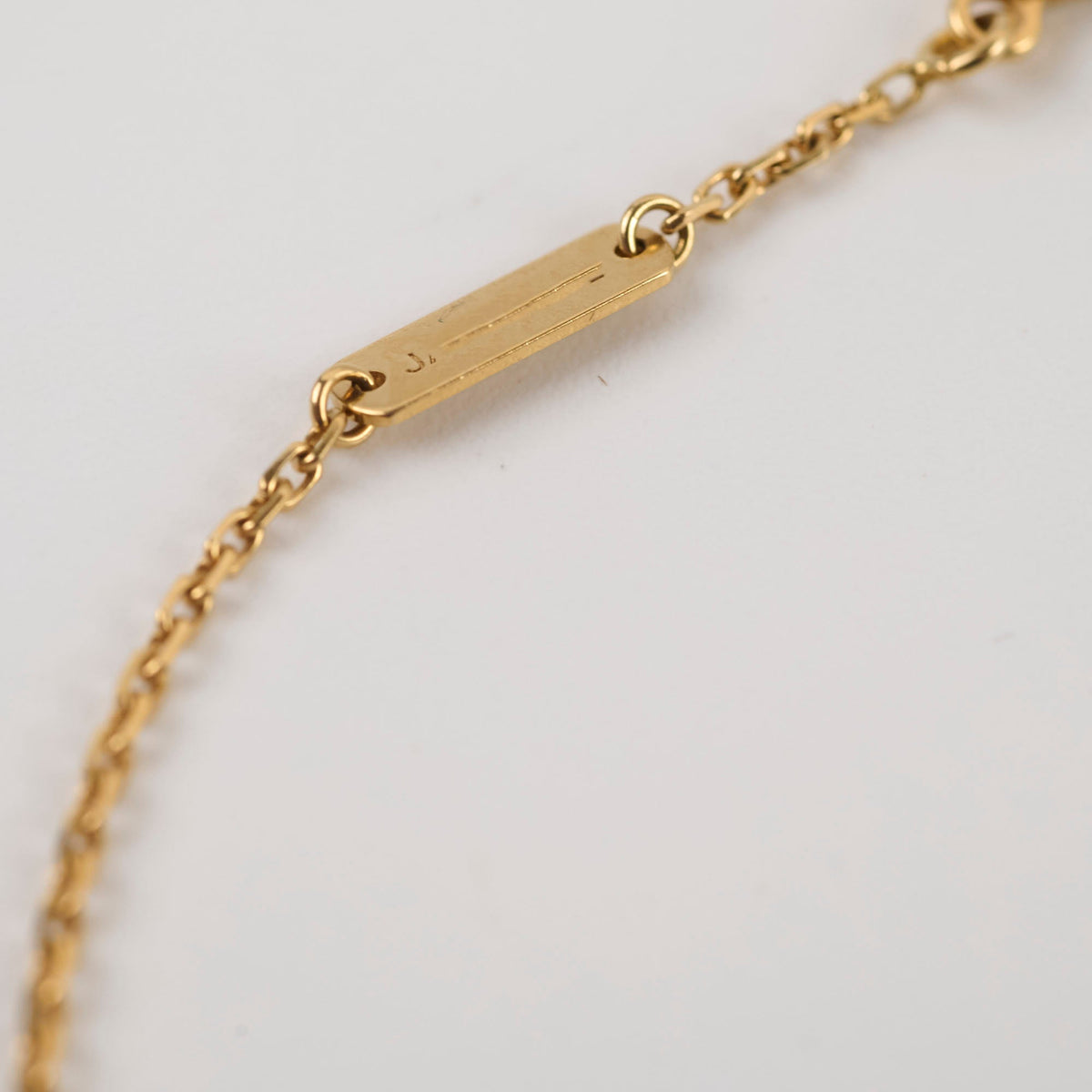 Van Cleef & Arpels Vintage Alhambra Holiday Limited Edition Pendant Yellow Mother Of Pearl 2018 - photo 9