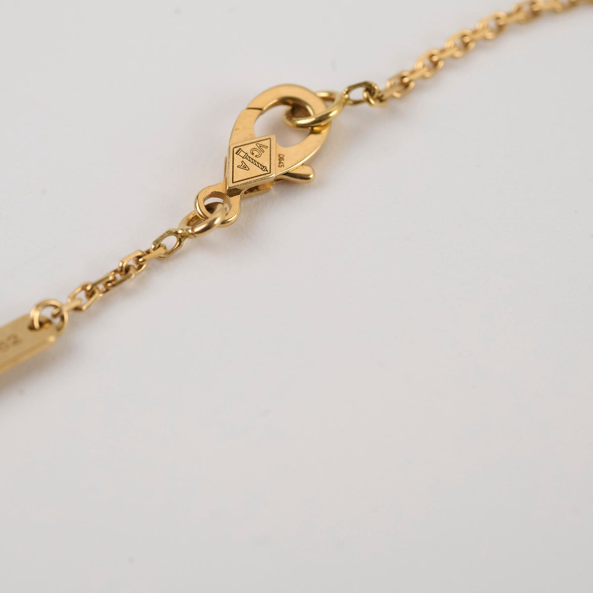 Van Cleef & Arpels Vintage Alhambra Holiday Limited Edition Pendant Yellow Mother Of Pearl 2018 - photo 8