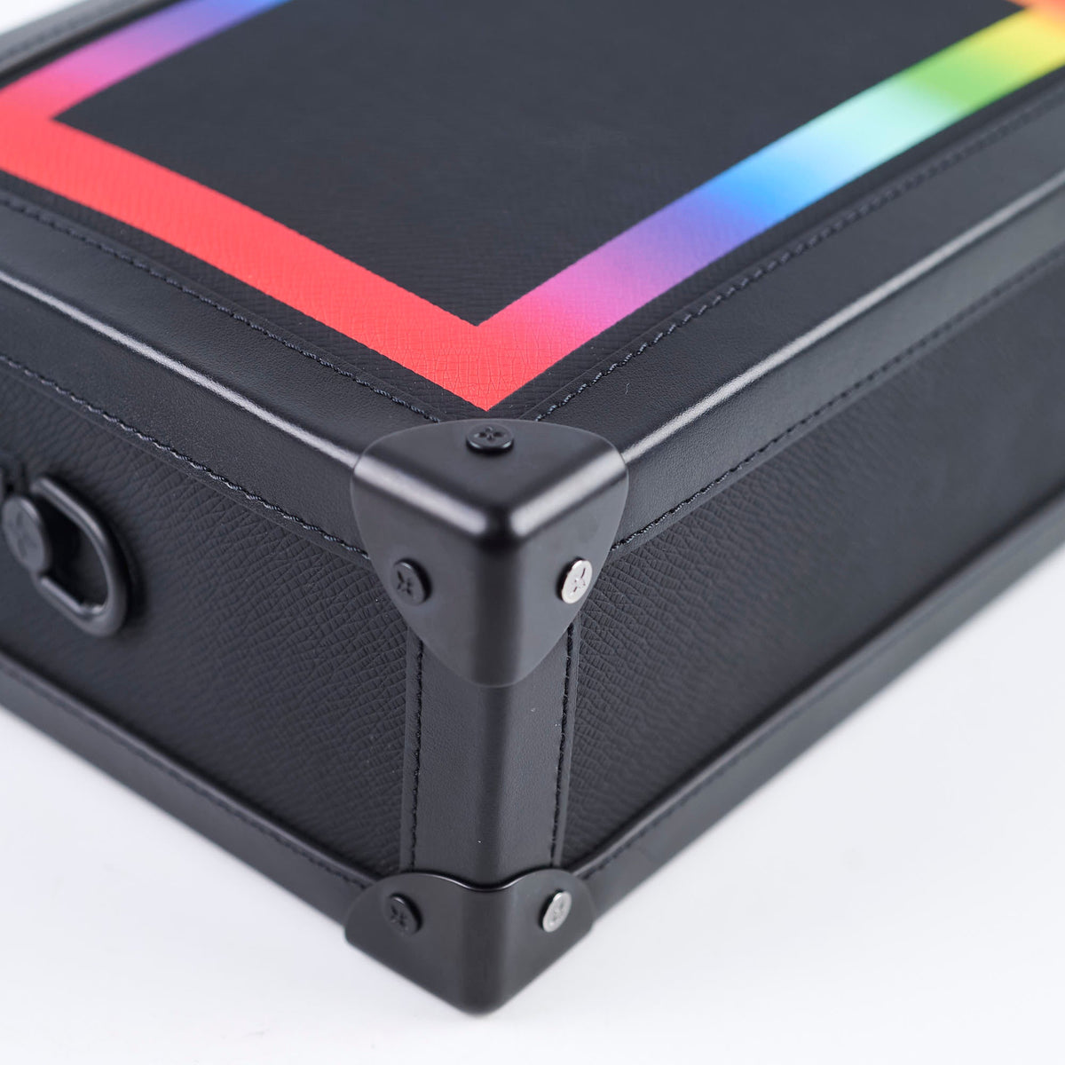 Louis Vuitton Taiga Soft Rainbow Trunk - photo 6